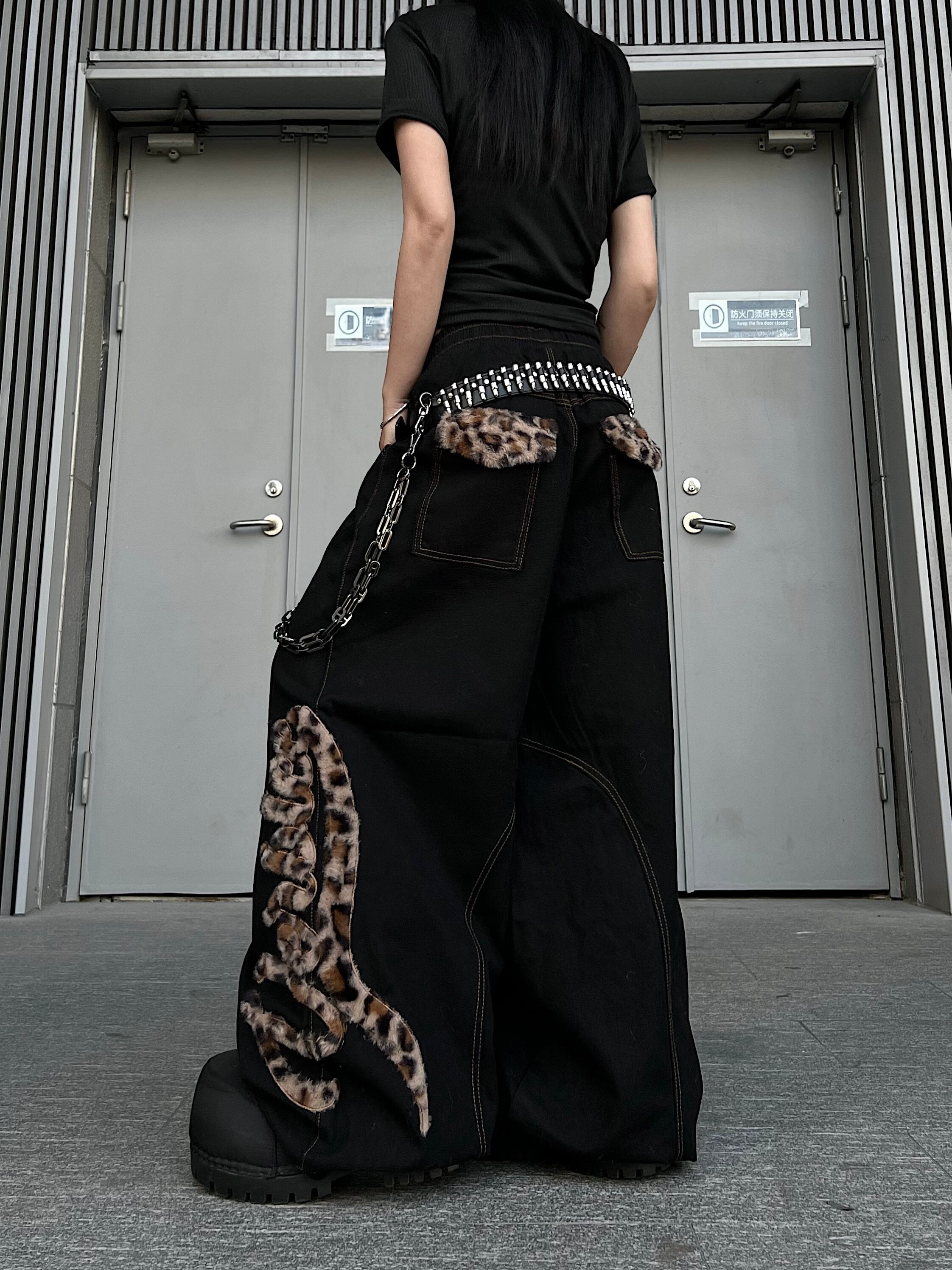 Men's Embroidery Leopard Fuzzy Curved Wide-Leg Jeans
