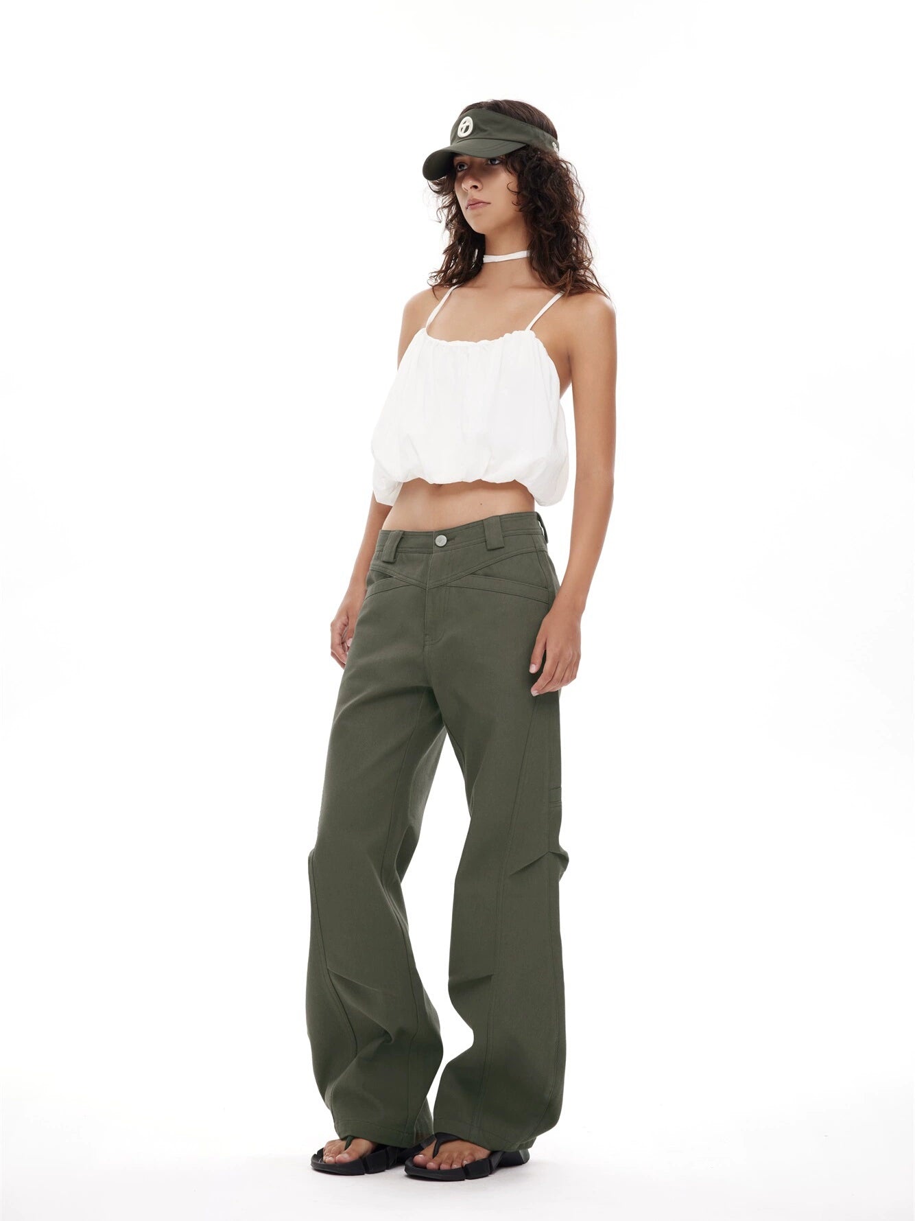 Pantalones de carga verde militar antiguo