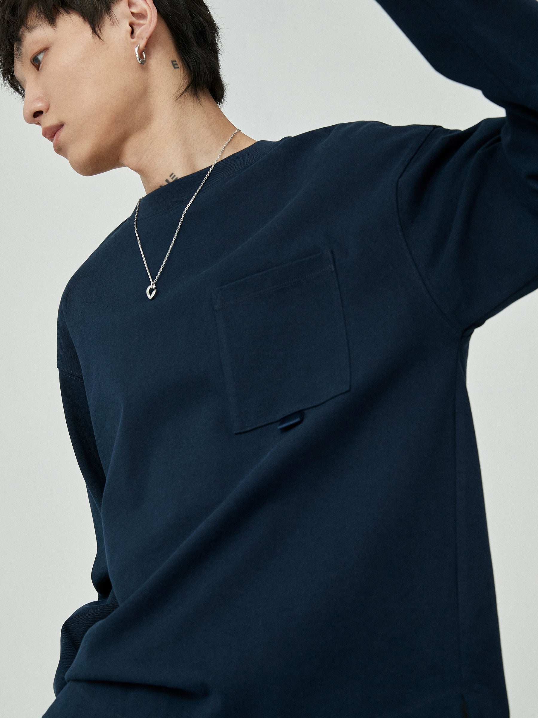 Loop-Pocket Round Neck Long Sleeve