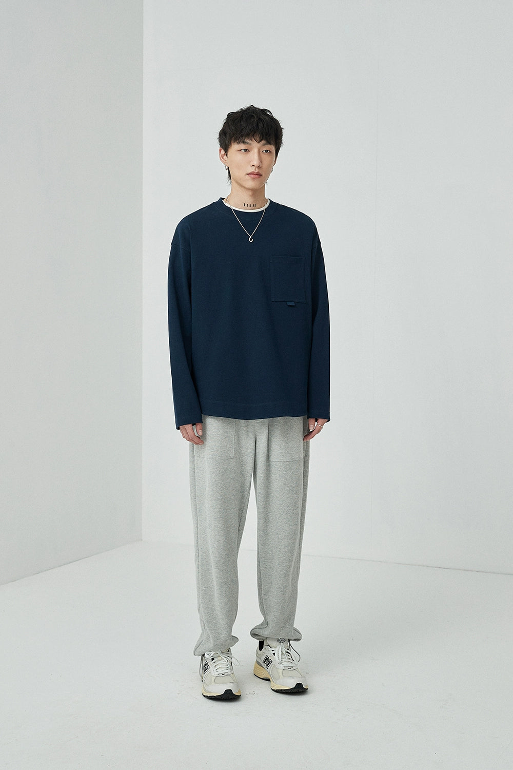 Loop-Pocket Round Neck Long Sleeve