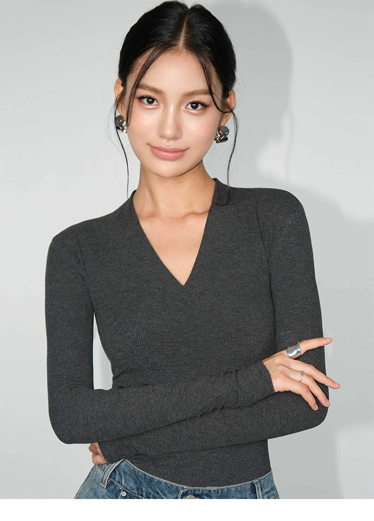 Merlot Line V‑Neck Ribbed Top