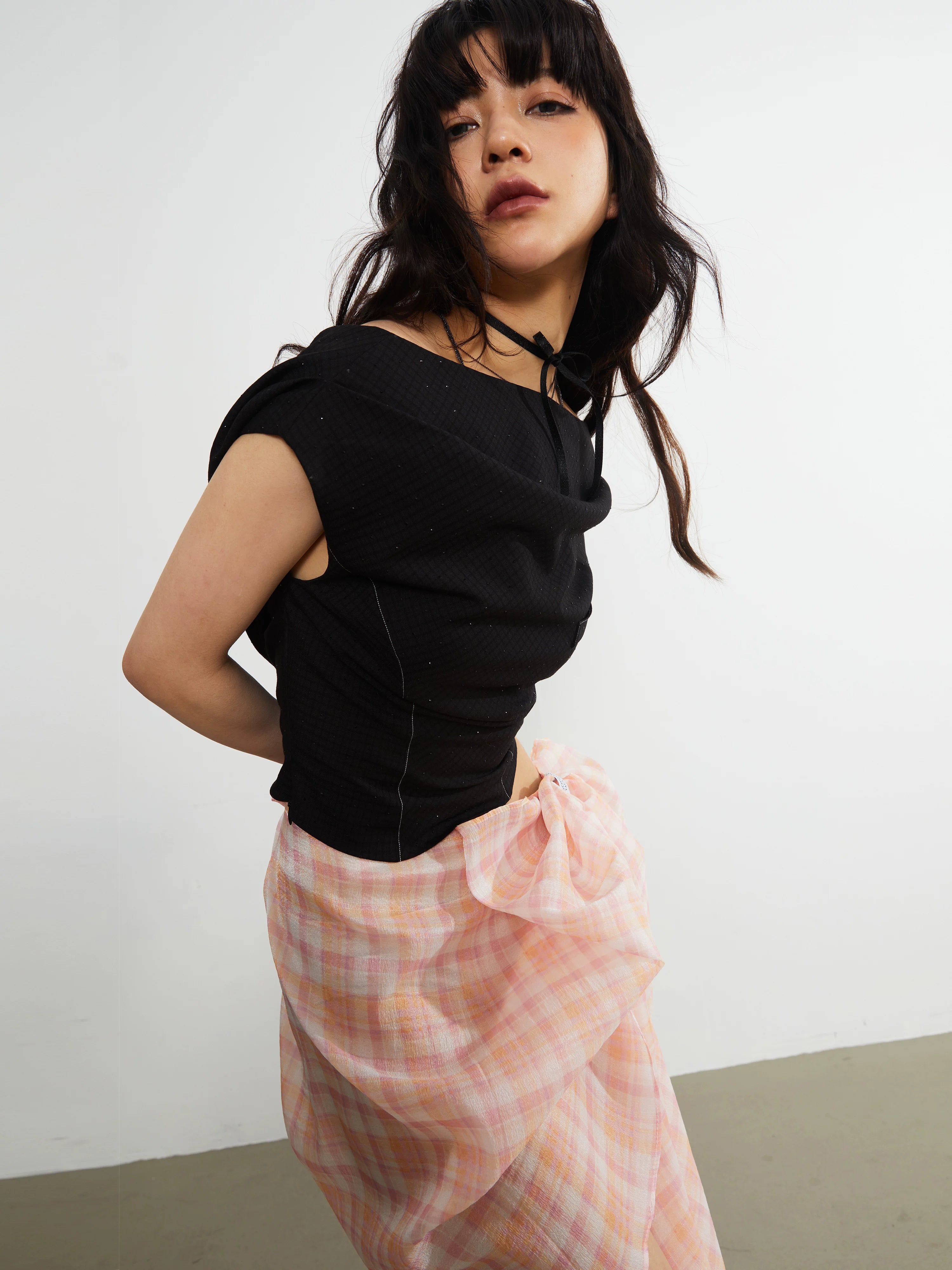 Noirdrape Asymmetric Knit Top