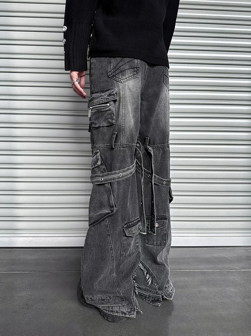 Grayscale Ruin Strapped-Cargo Flares