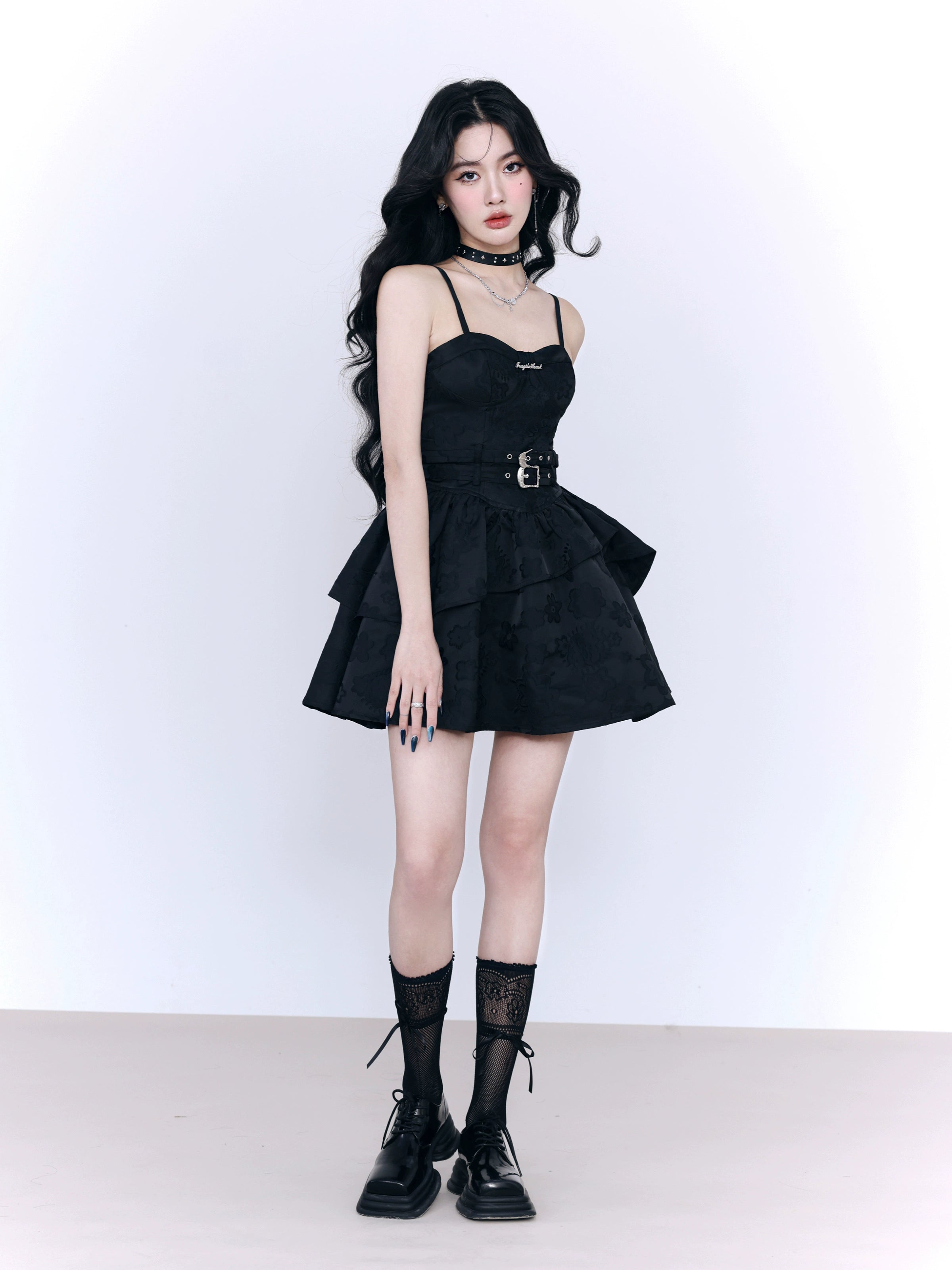 자카드 퍼프볼 스트랩 미니 드레스
