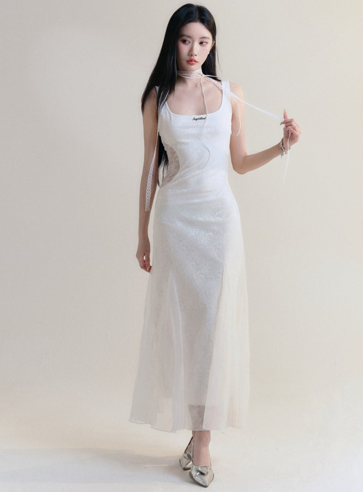 Elegant White Sleeveless Maxi Dress - Fitted Bodice with Flared Hem