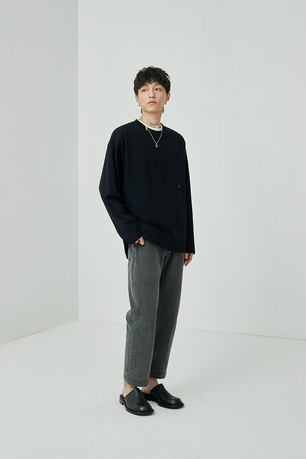 Loop-Pocket Round Neck Long Sleeve