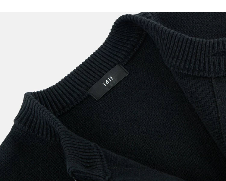Minimal Crest Knit Cardigan