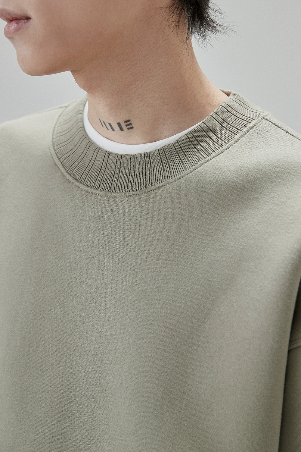 Ribbed Embroidered Crew Neck Sweatshirt