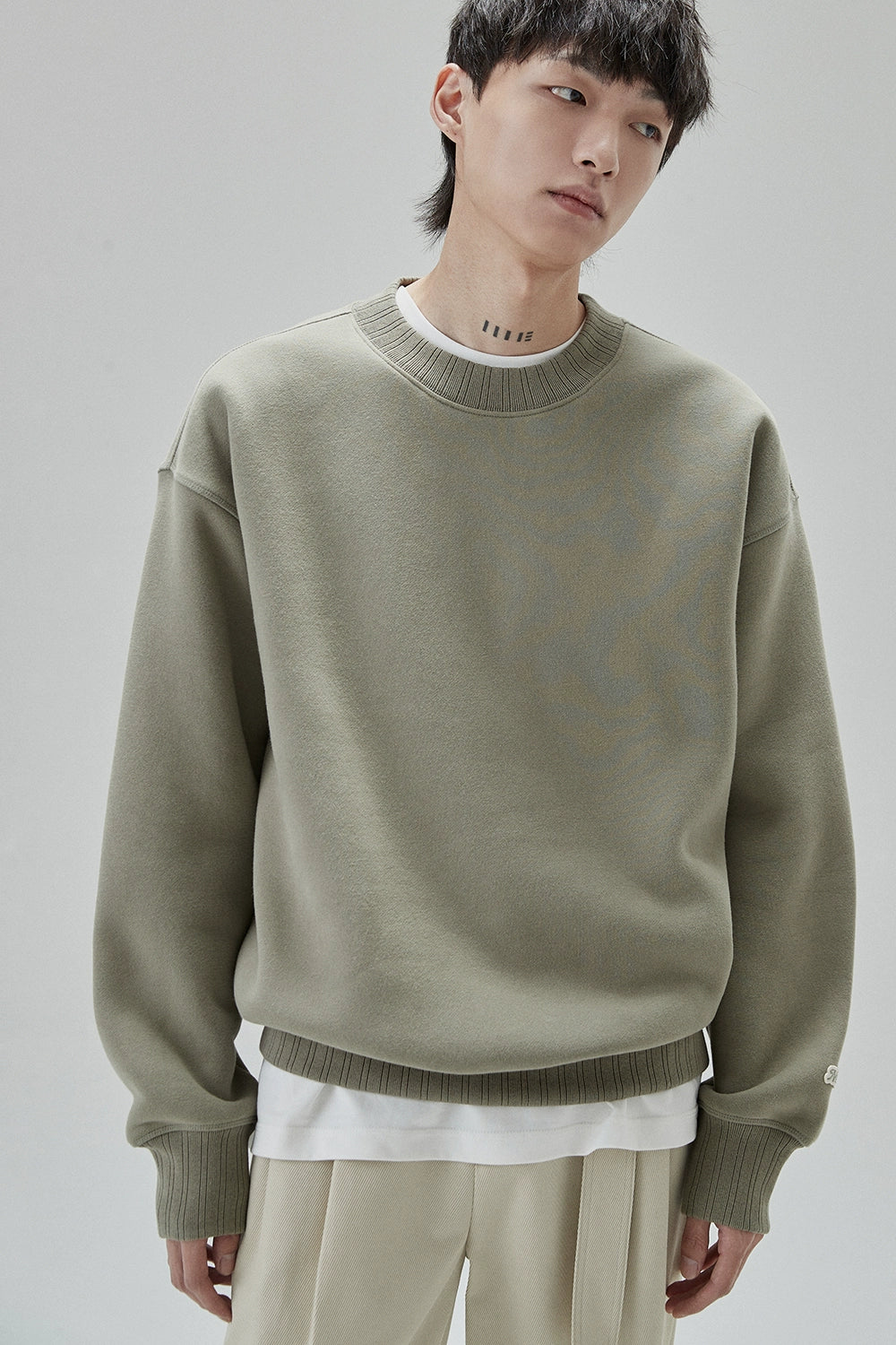 Ribbed Embroidered Crew Neck Sweatshirt