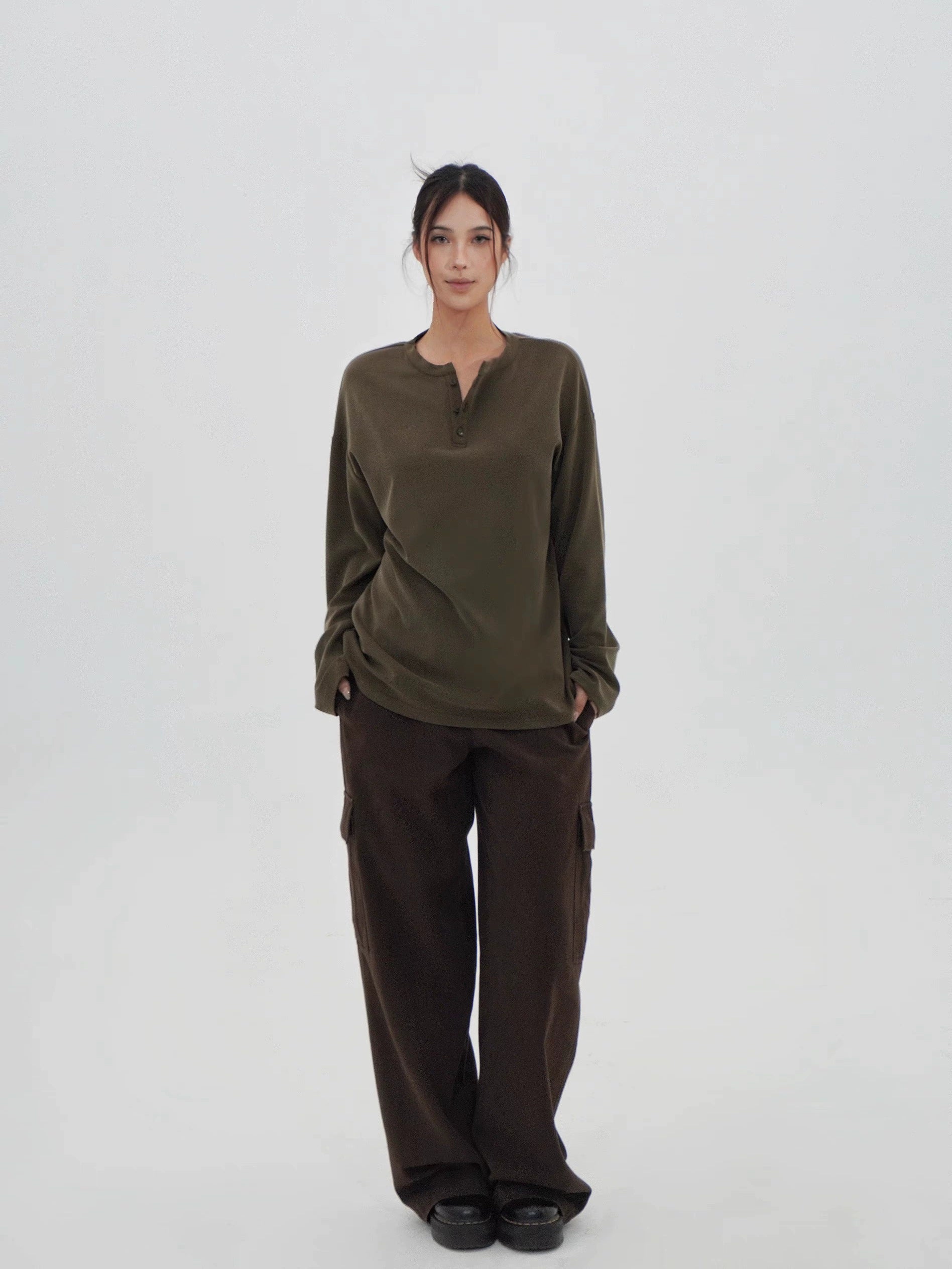 Mid-Rise Wide-Leg Cargo Pants