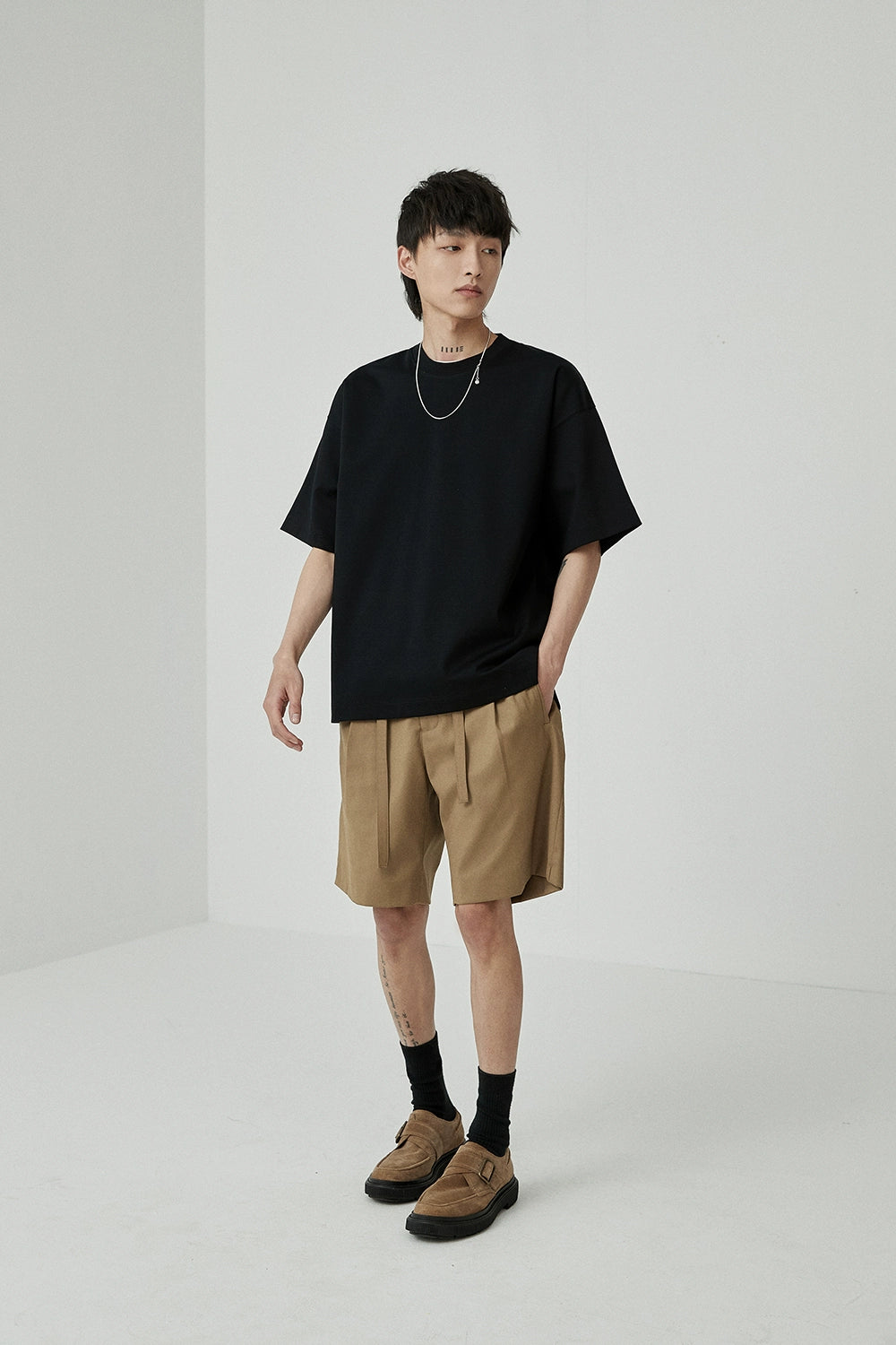 Drawstring Single-Pleat Shorts