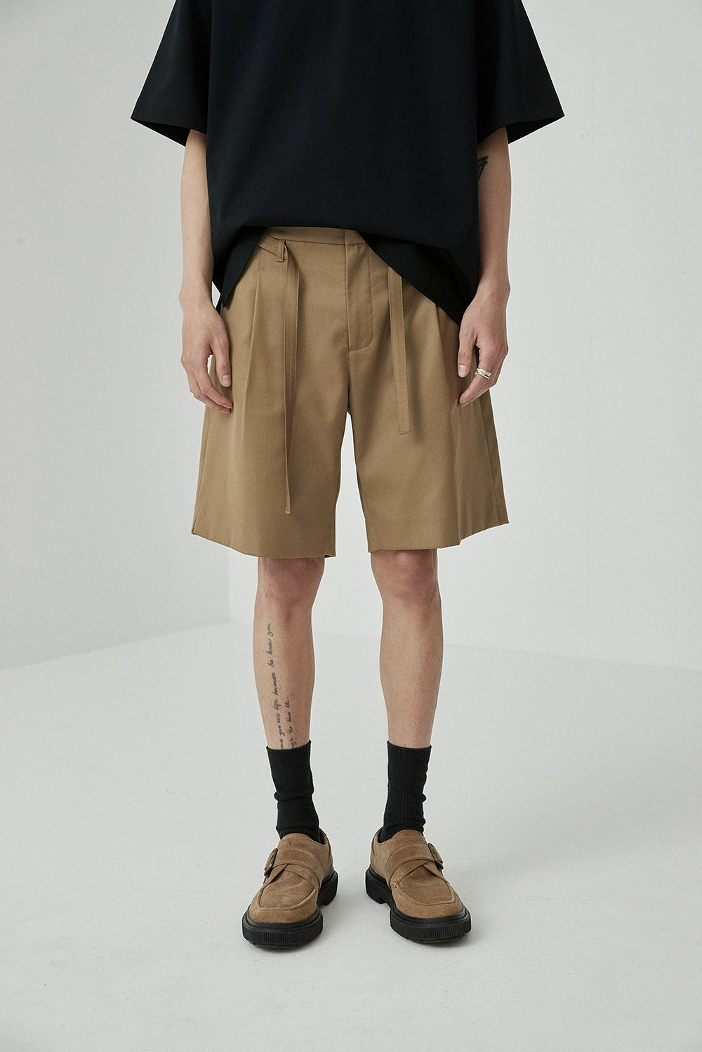 Drawstring Single-Pleat Shorts