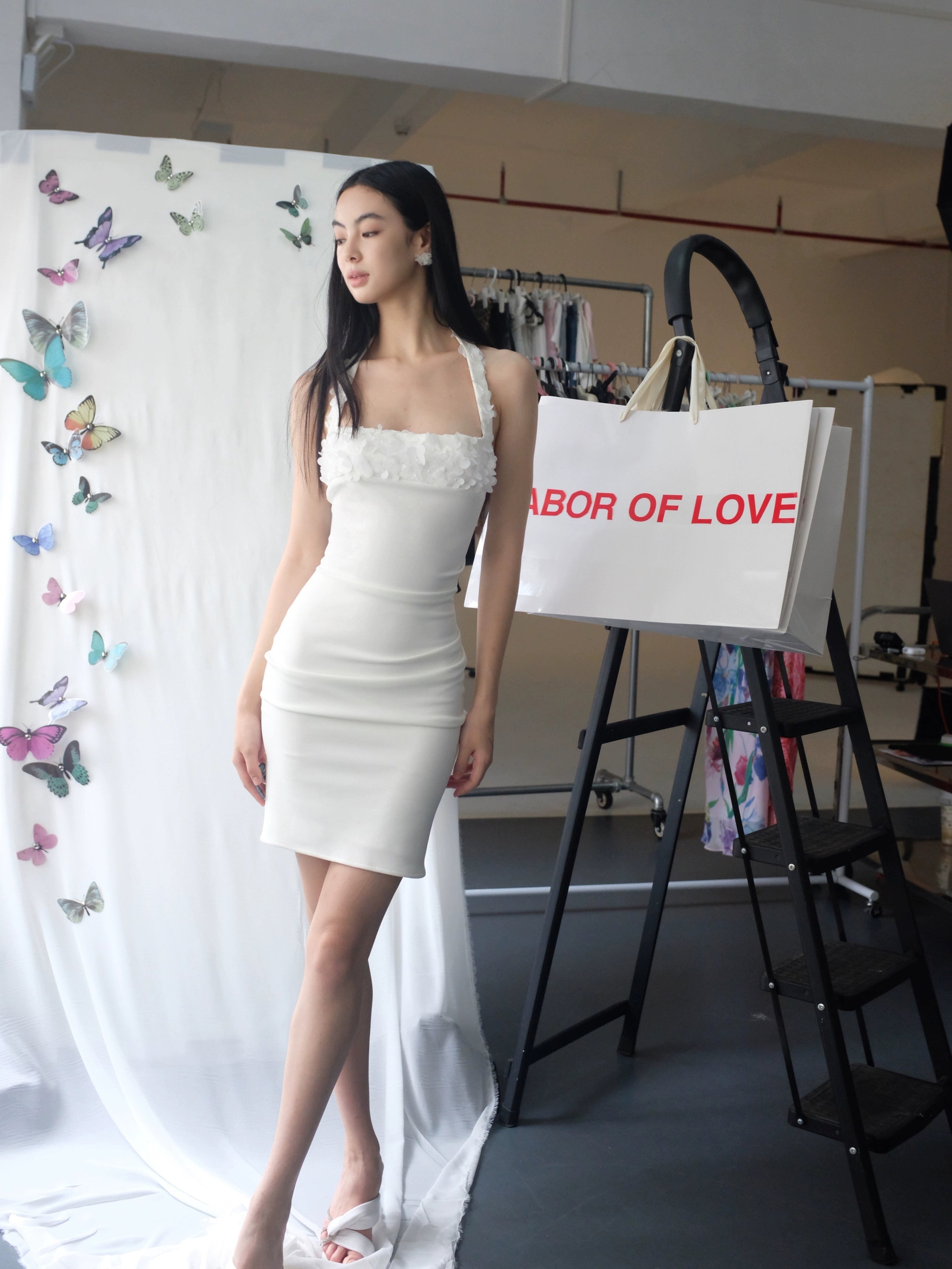 White Three-Dimensional Flower Strap Dress