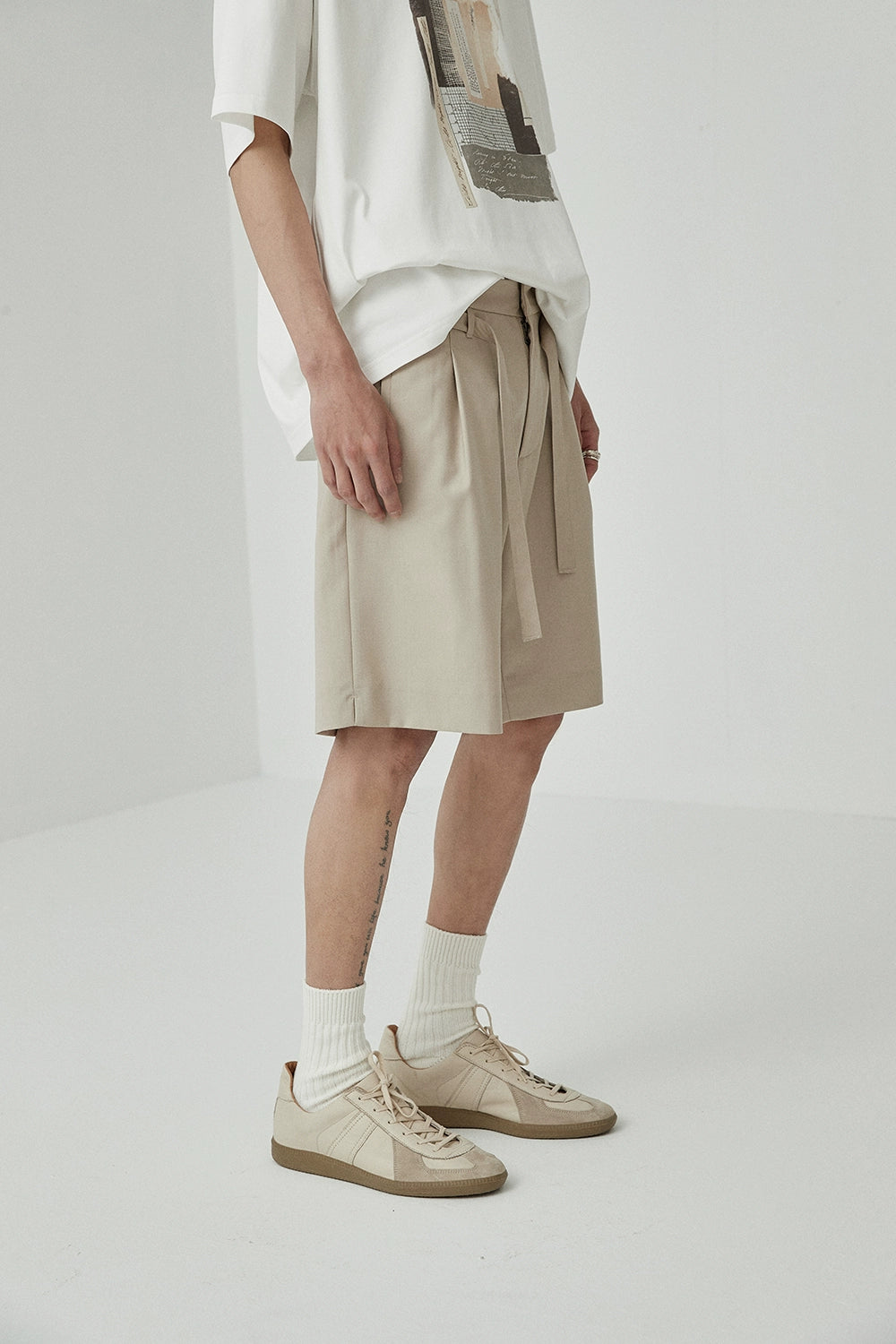 Drawstring Single-Pleat Shorts