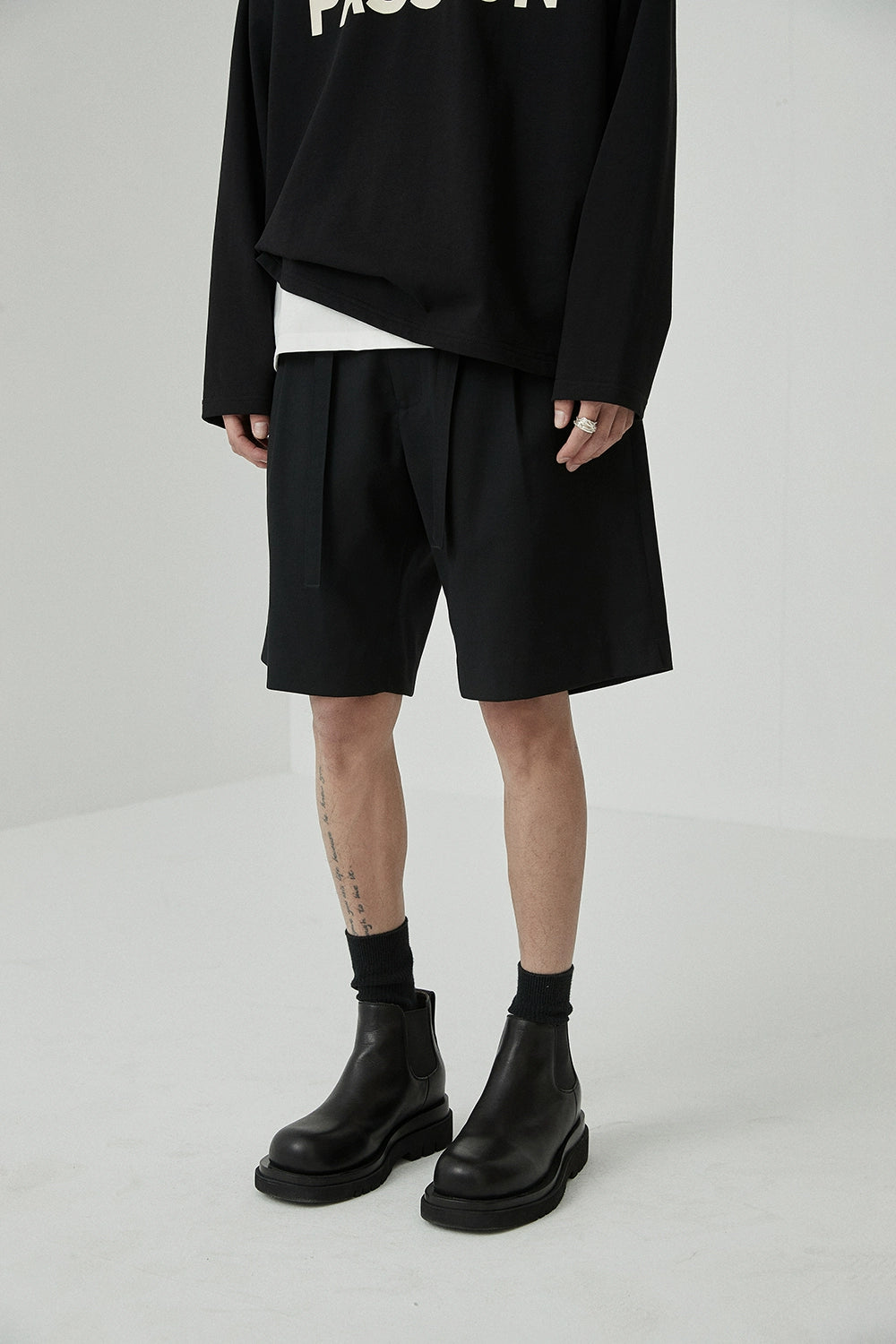 Drawstring Single-Pleat Shorts