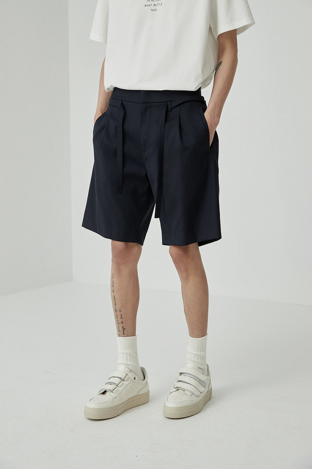 Drawstring Single-Pleat Shorts