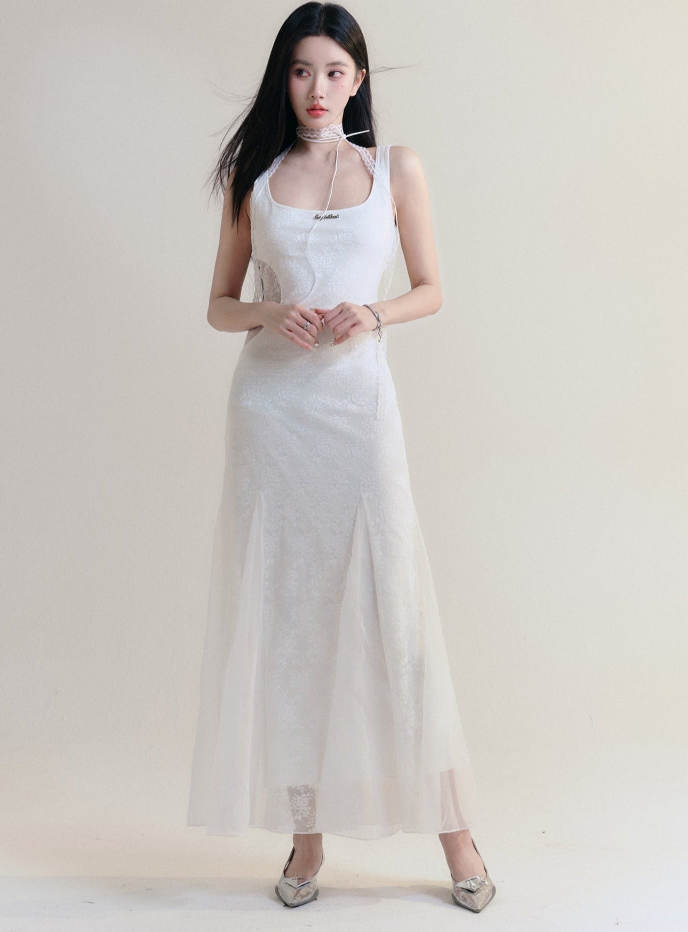 Elegant White Sleeveless Maxi Dress - Fitted Bodice with Flared Hem