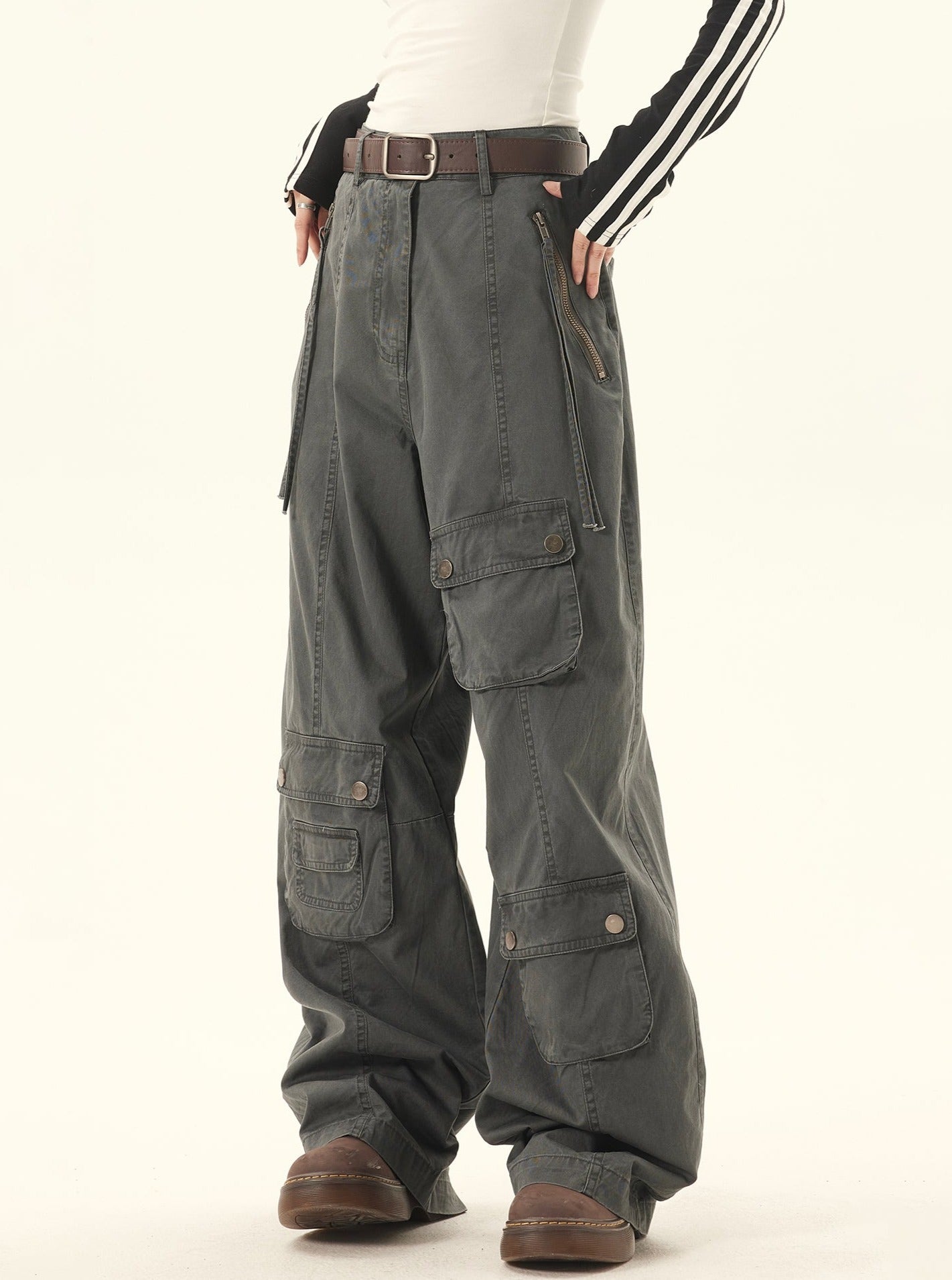 Multi-Utility Pocket Wide-Leg Cargo Pants