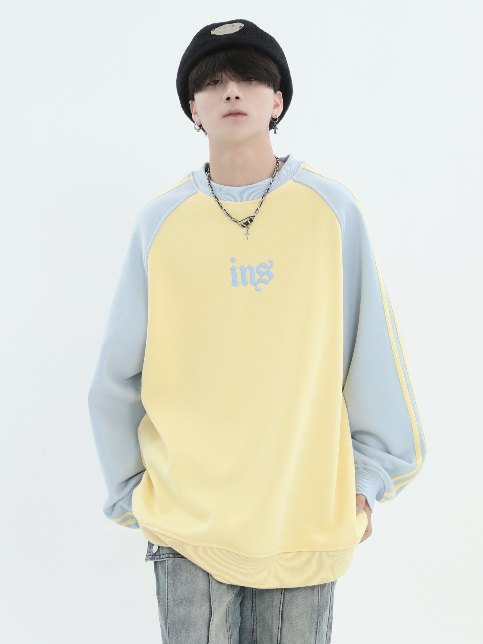 Embroidered Logo Crew Neck Sweater - chiclara