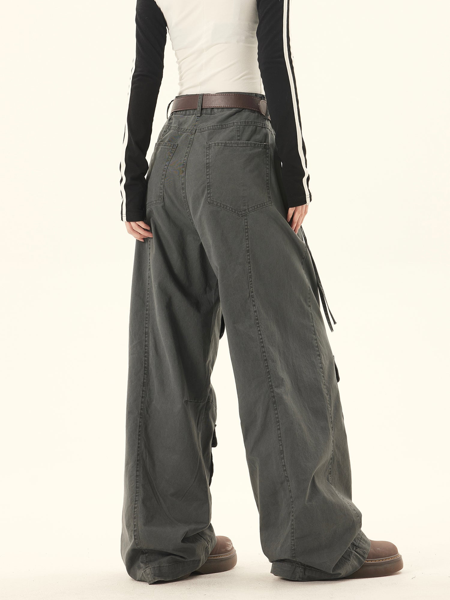 Multi-Utility Pocket Wide-Leg Cargo Pants