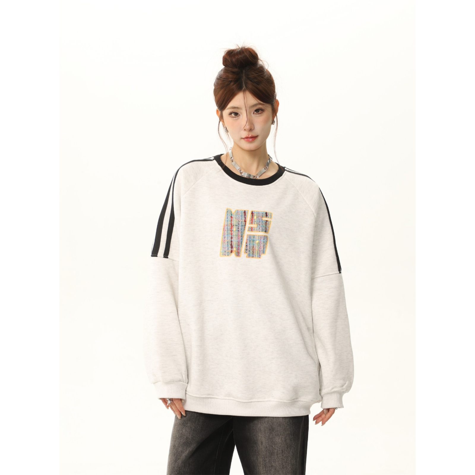 Retro Round Neck Three-Stripe Sweatshirt