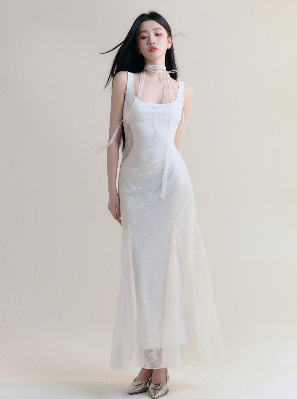 Elegant White Sleeveless Maxi Dress - Fitted Bodice with Flared Hem