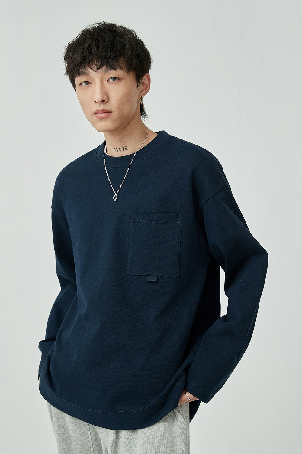 Loop-Pocket Round Neck Long Sleeve