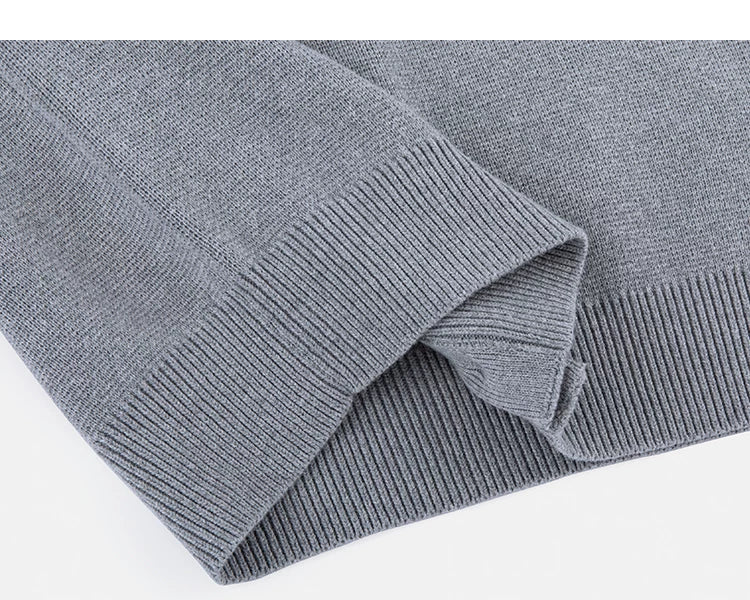 Minimal Crest Knit Cardigan