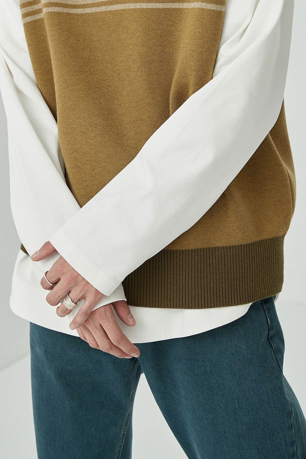 Loop-Pocket Round Neck Long Sleeve