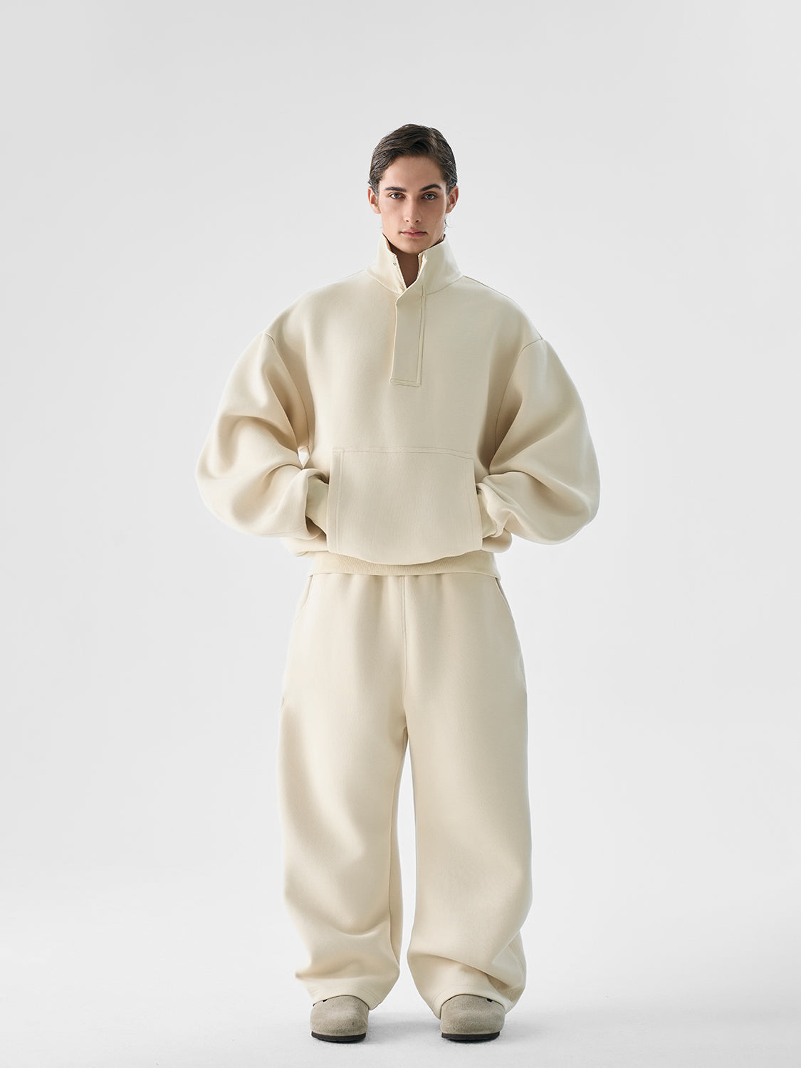 Oversize Minimalist Fleece Lounge Sweatshirt and Pants Setup