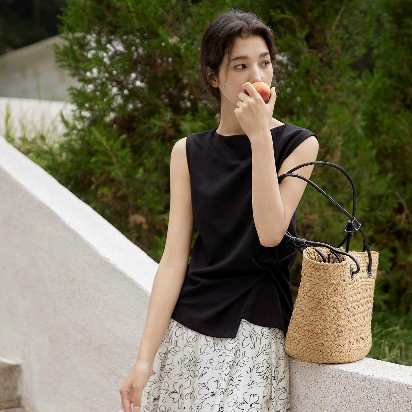 Short-Sleeve Top with a Side Knot and Front Slit Detail