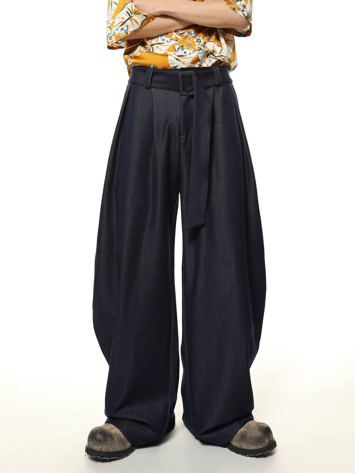 High-Waisted Wide-Leg Belted Trousers in Black