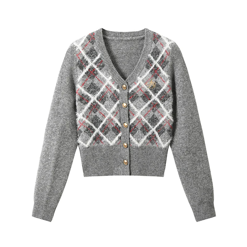 Cozy Argyle Cardigan: Vintage-Inspired Cropped Sweater