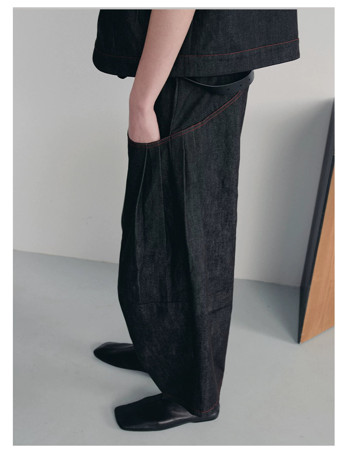 Wide-Leg Cropped Denim Trousers with Contrast Stitching