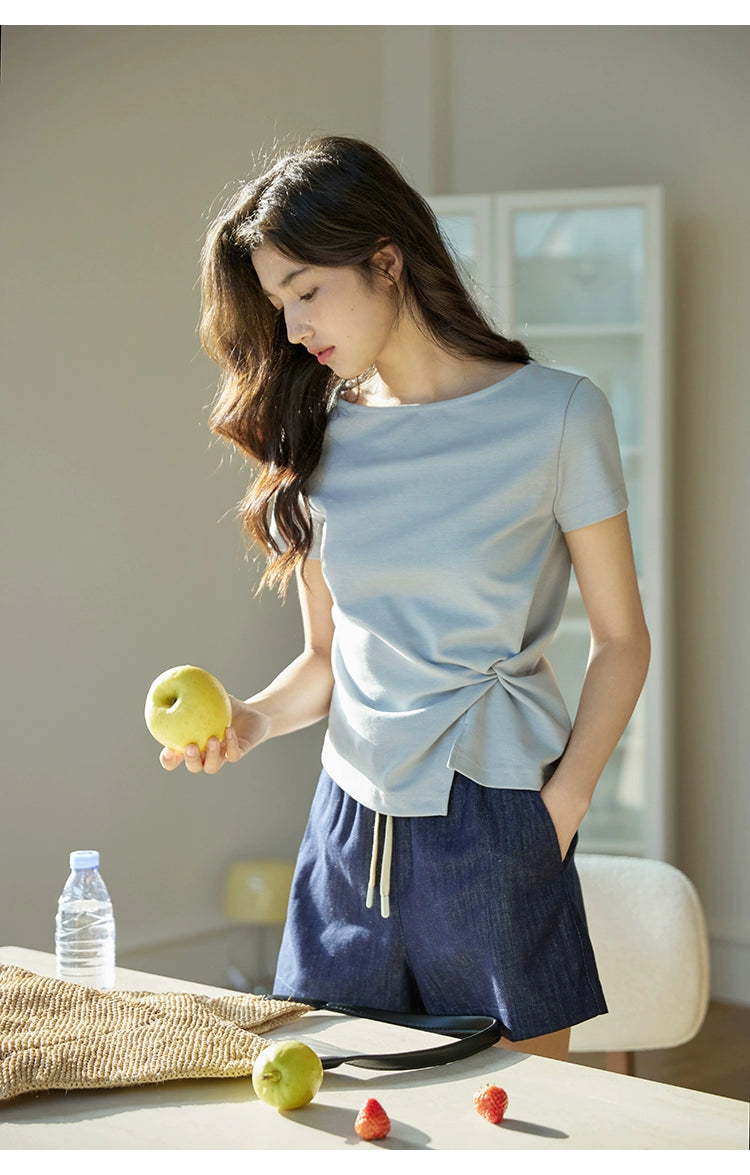 Short-Sleeve Top with a Side Knot and Front Slit Detail