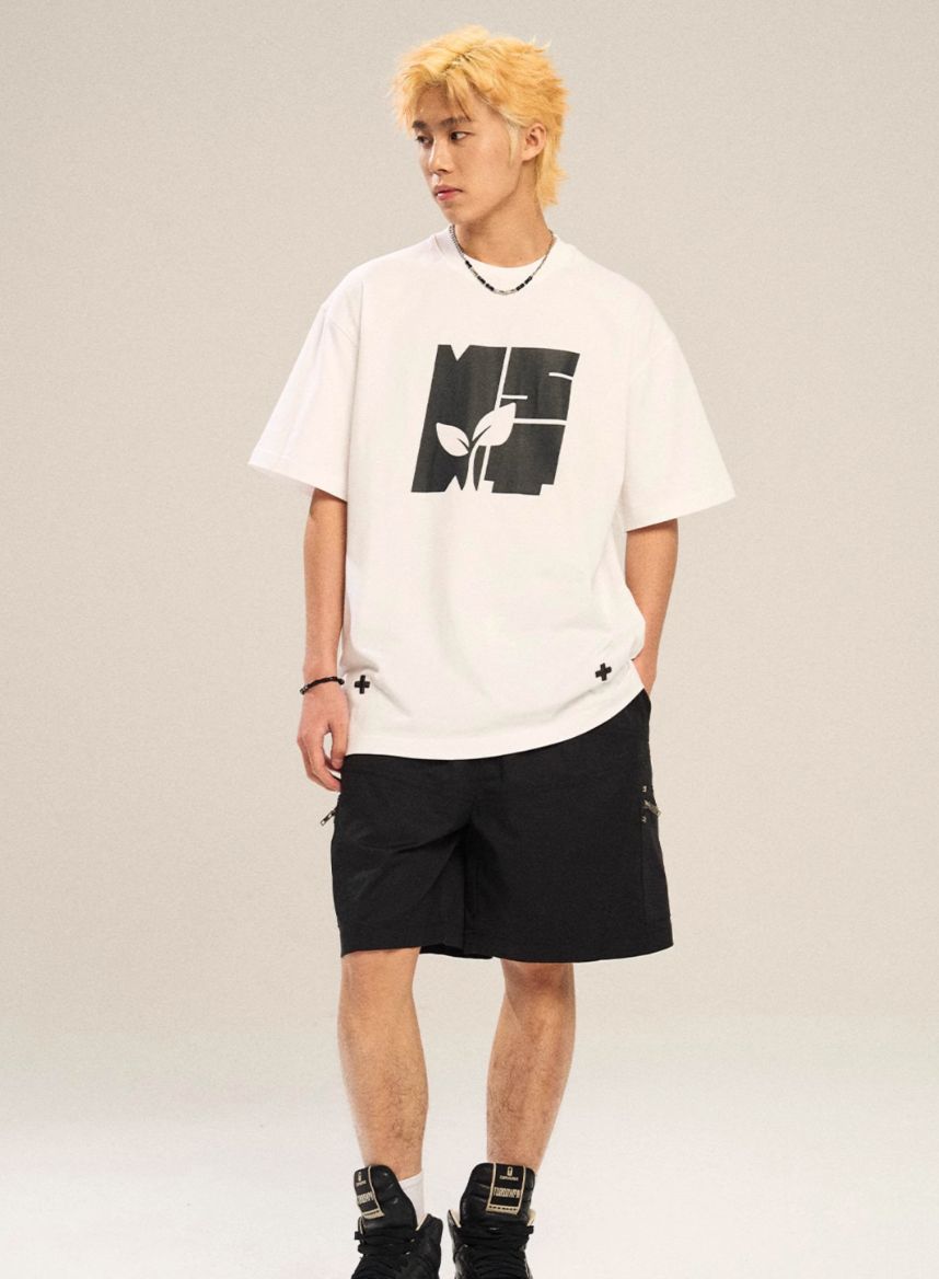 Graphic T-Shirt with Contrast Logo - chiclara