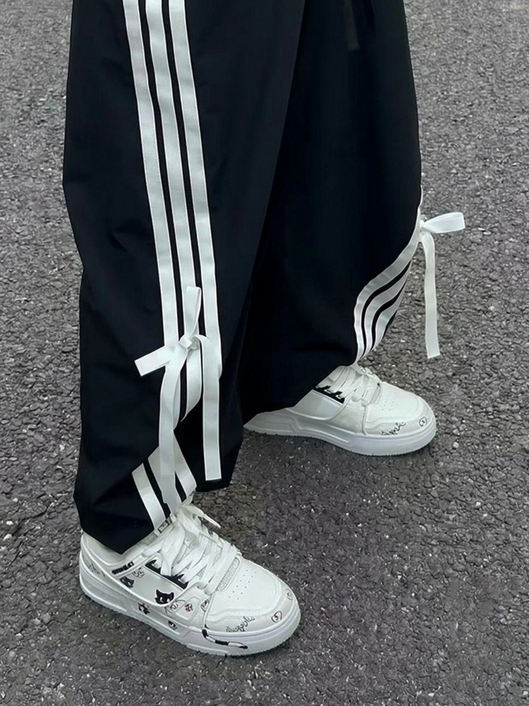 Anime Cat Graphic Low-Top Sneakers - View 10