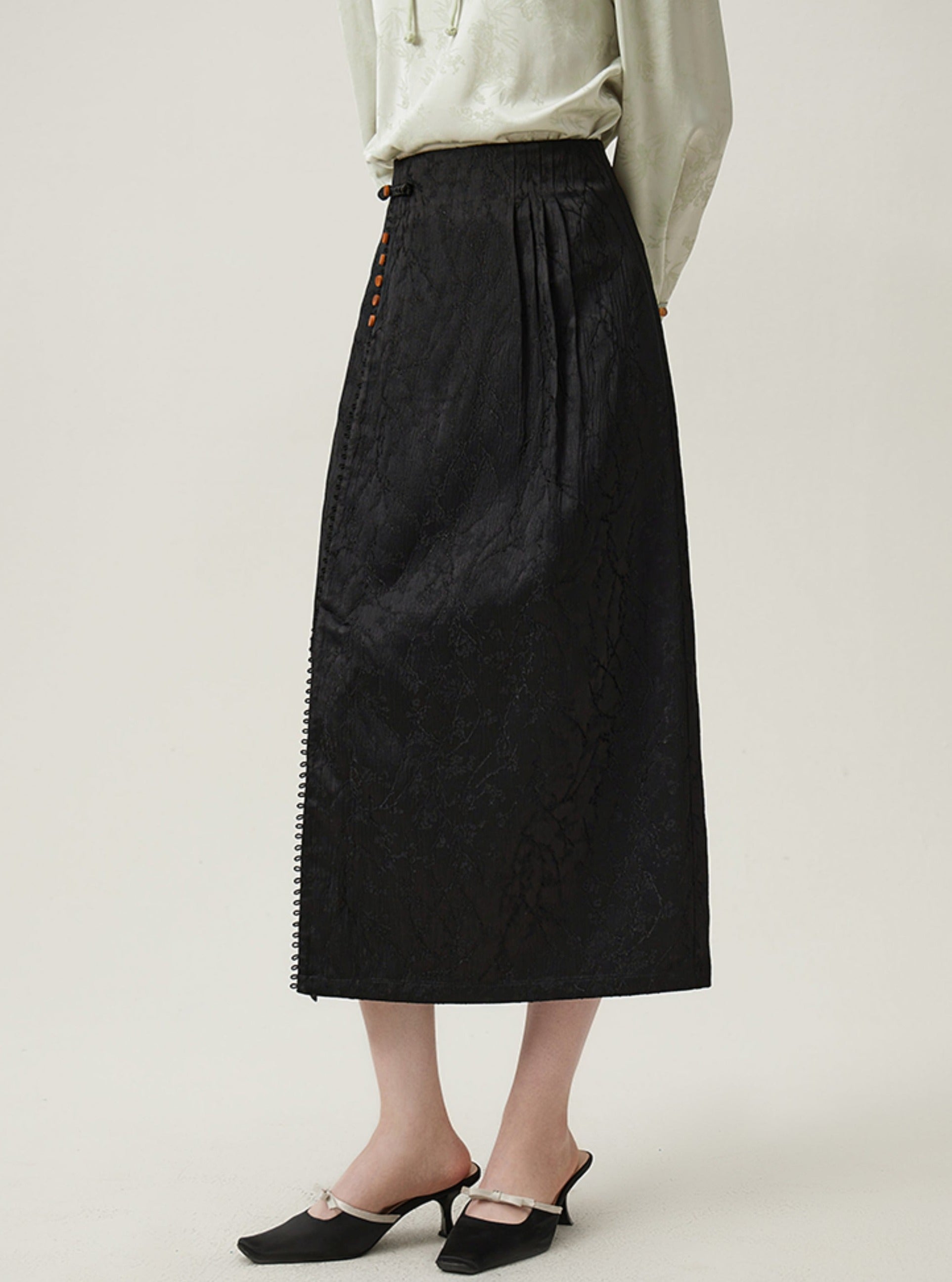 Vintage-Inspired Black Midi Skirt