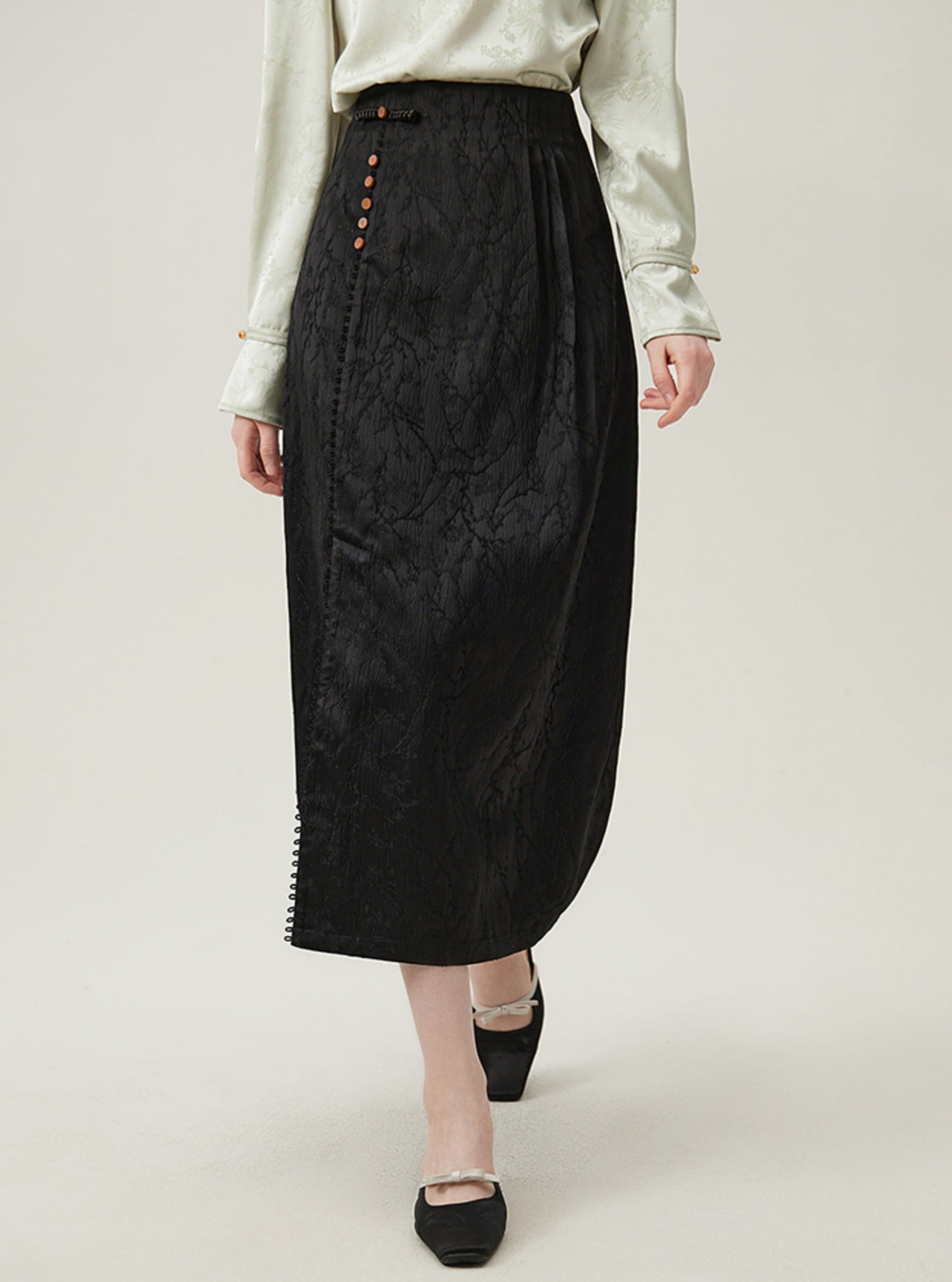 Vintage-Inspired Black Midi Skirt