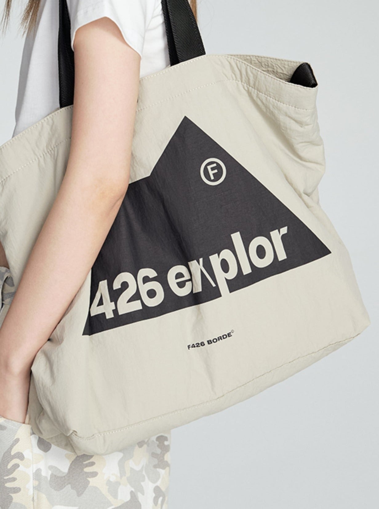 Outdoor Handbag with Geometric Design - chiclara