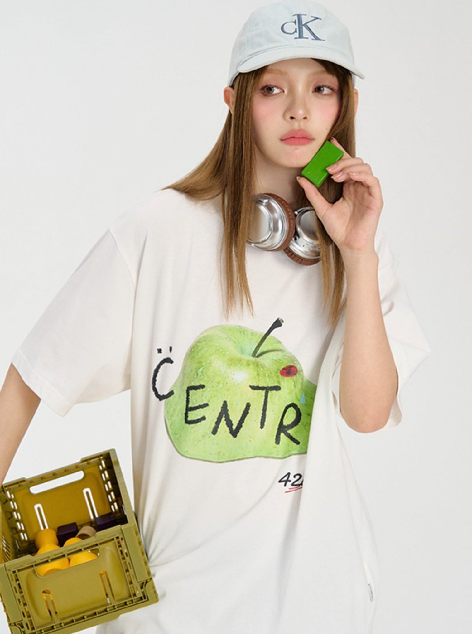 Melting Apple Graphic Tee in Loose Fit - chiclara