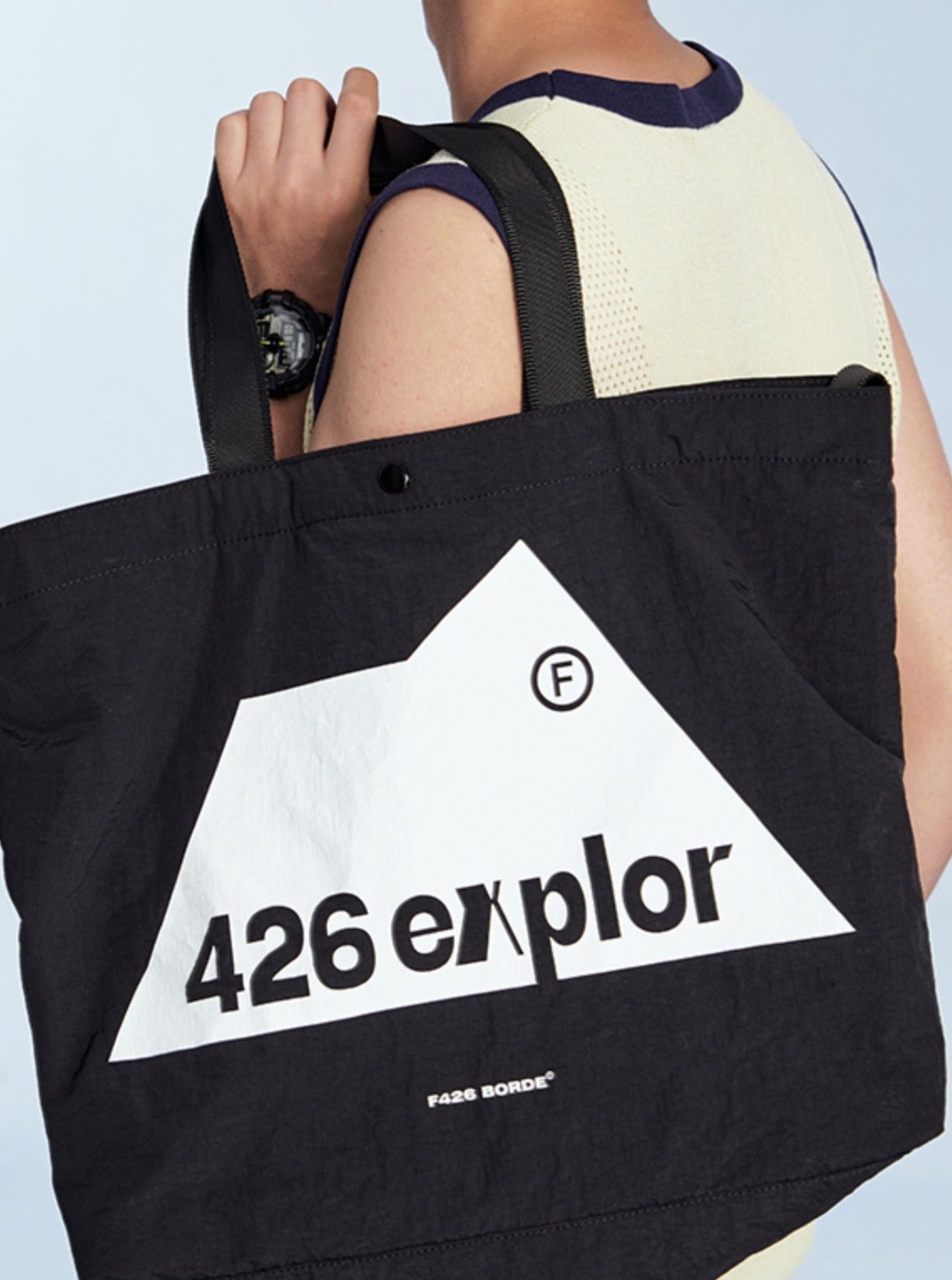 Outdoor Handbag with Geometric Design - chiclara