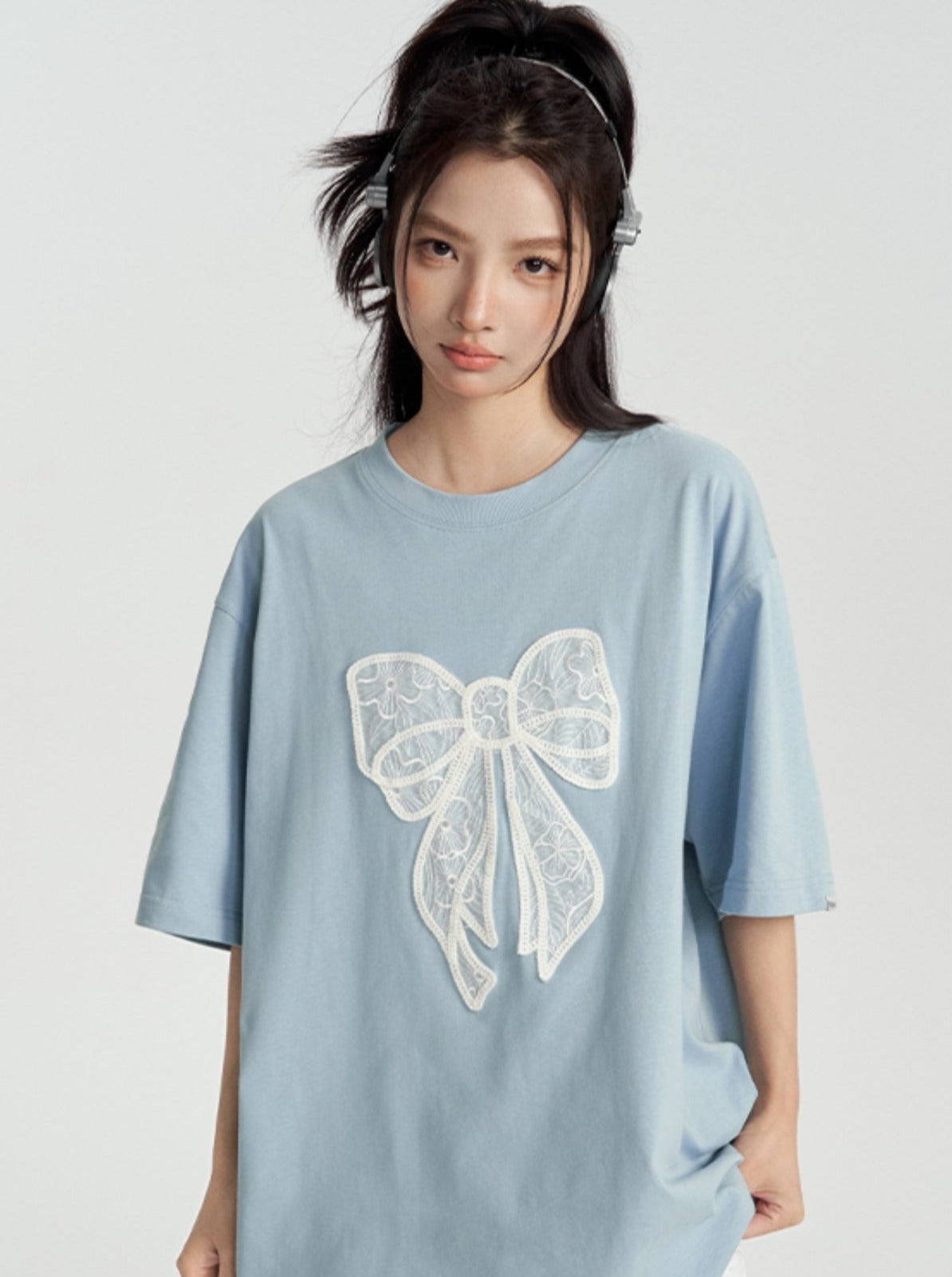 T-Shirt with Lace Bow Detail - chiclara