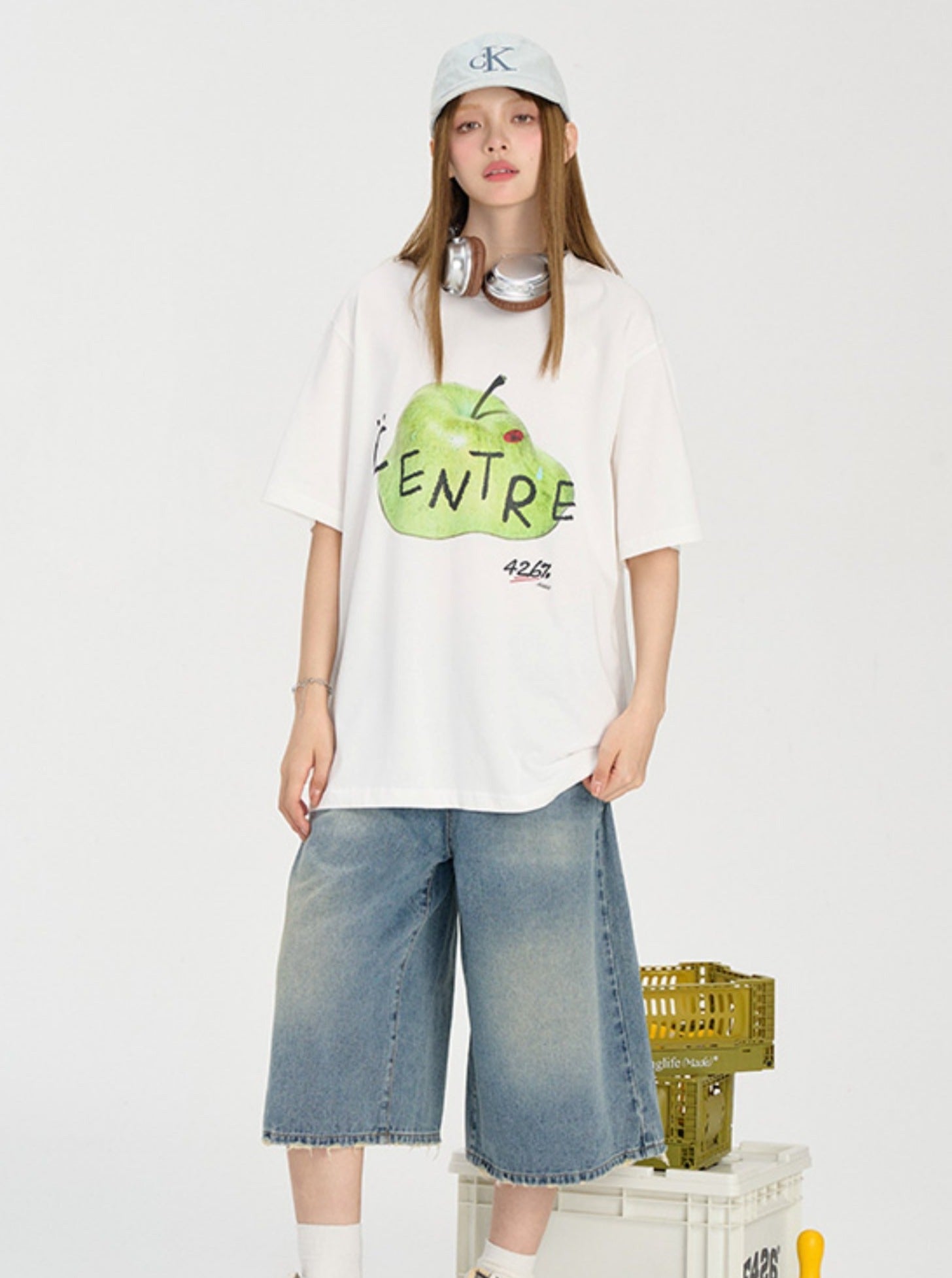 Melting Apple Graphic Tee in Loose Fit - chiclara