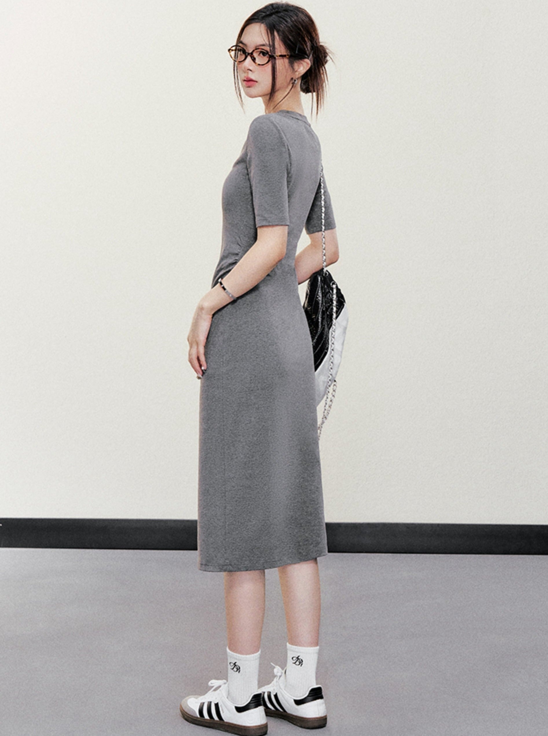 Sleek V-Neck Midi Dress: Figure-Hugging Bodycon with Elbow-Length Sleeves in Heather Gray and Black