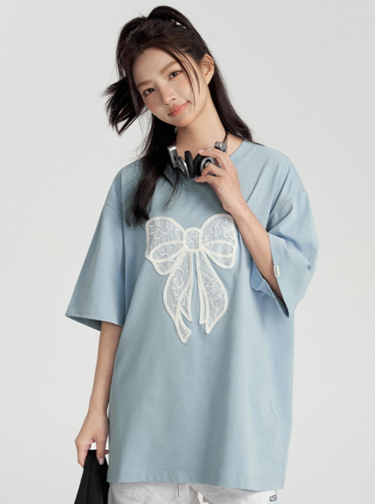 Bow-Adorned Relaxed Fit Tee - chiclara