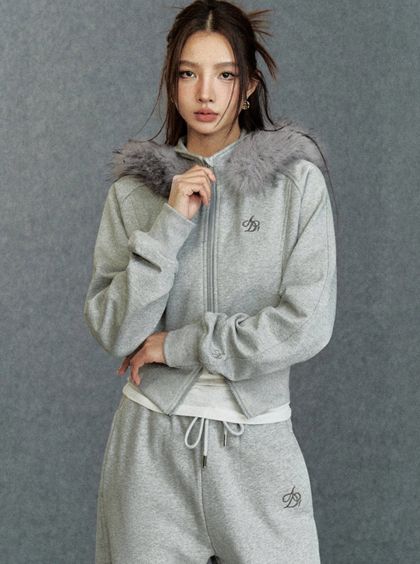 Cropped Fur-Trimmed Hoodie: Zip-Up Sweatshirt with Logo Embroidery