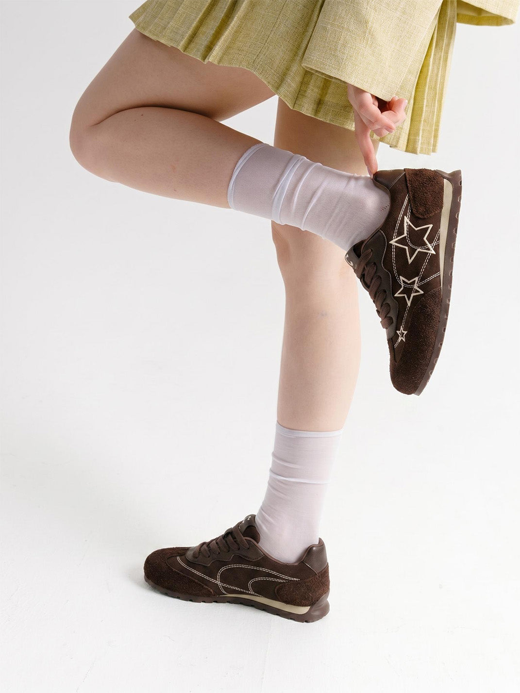 Brown Star-Embroidered Retro Low-Top Sneakers - View 2