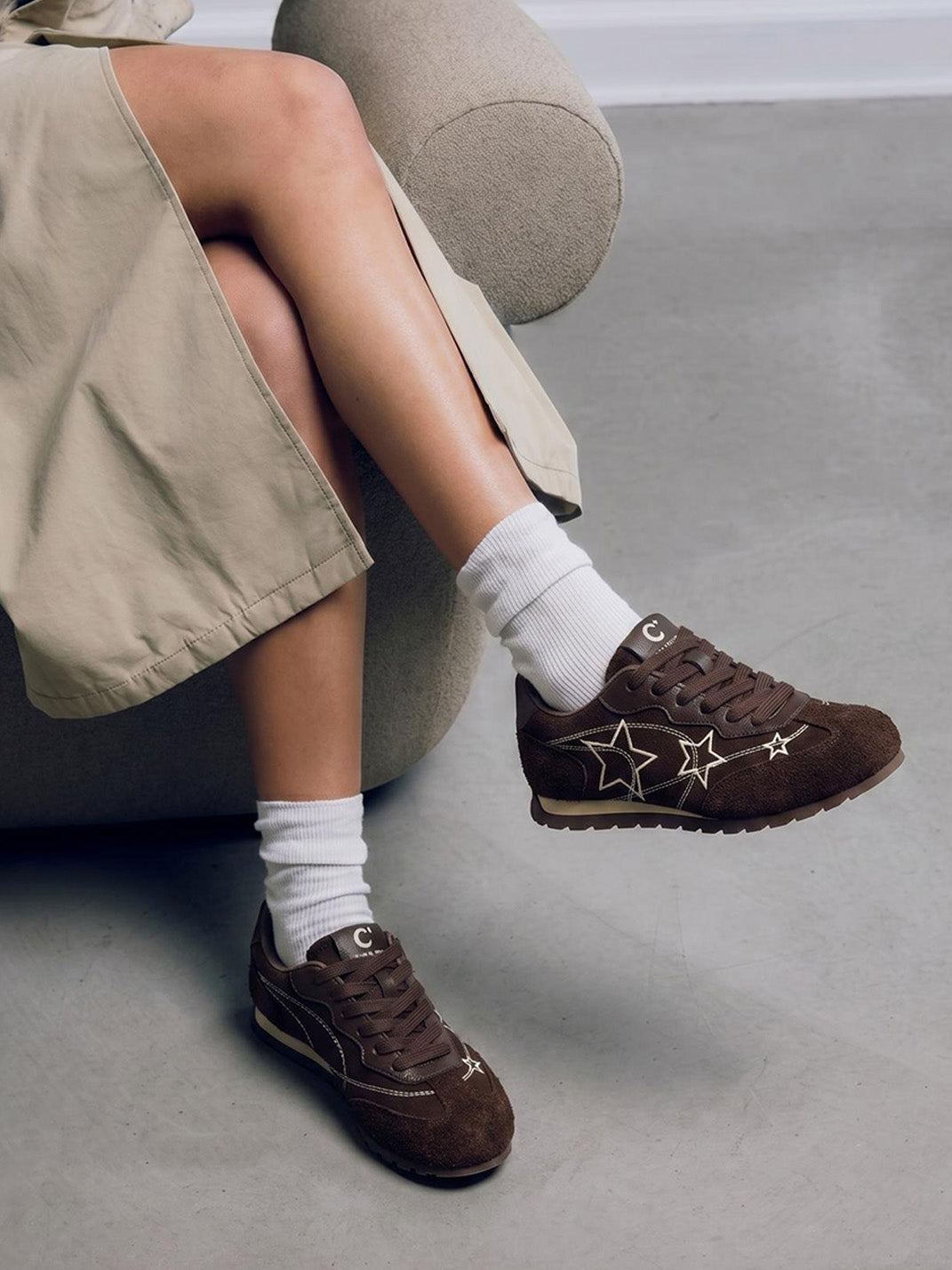Brown Star-Embroidered Retro Low-Top Sneakers - View 4