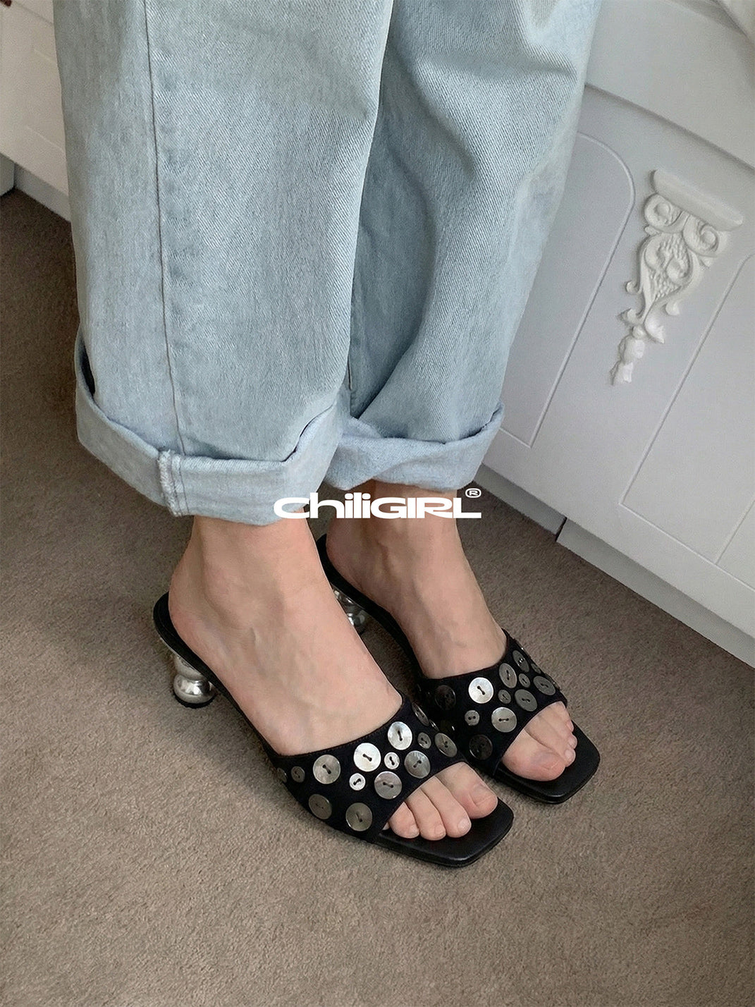 Black Shell-Buckle Sculpted-Heel Slides - View 4